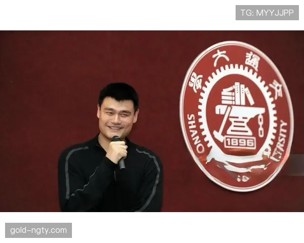 姚明真是靠身高住豪宅，电梯都得特别定制，普通人羡慕哭了